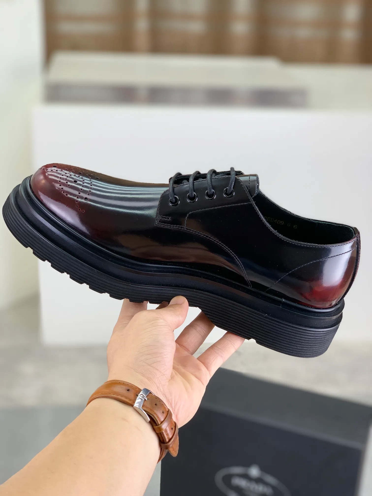 Factory price P880 💰Original quality, top version🔱 ＰＲＡＤＡ——Prada. Men's business casual leather shoes, top quality products. 1:1 shipment ⬆️Luxurious and noble👞All imported original color-rubbed open edge beads, just to create a more comfortable wearing body Tested, upper: original comfortable open-edge bead-rubbed calf leather ➕Top imported water-dyed full cow lining, original light and comfortable TPU foam combination bottom ✔️Code number: 39-44 (38.45 can be customized)